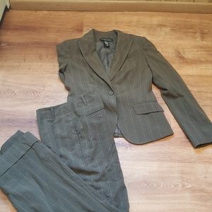 New York & Company 2 pcs Brown and Gold Striped